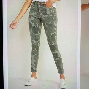 Old Navy Camo print rockstar super skinny jeans